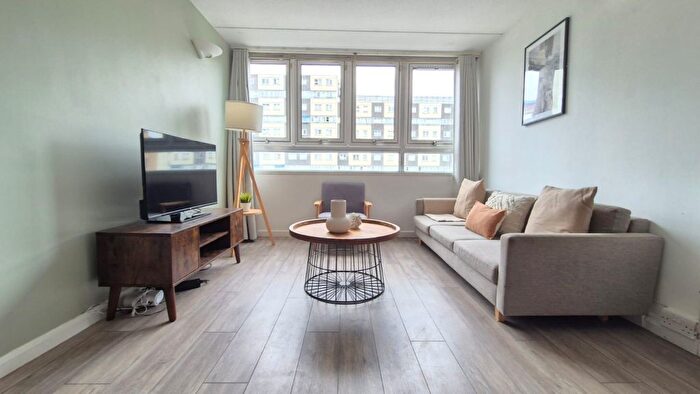 2 Bedroom Flat To Rent In Charlotte Despard Avenue, London, SW11