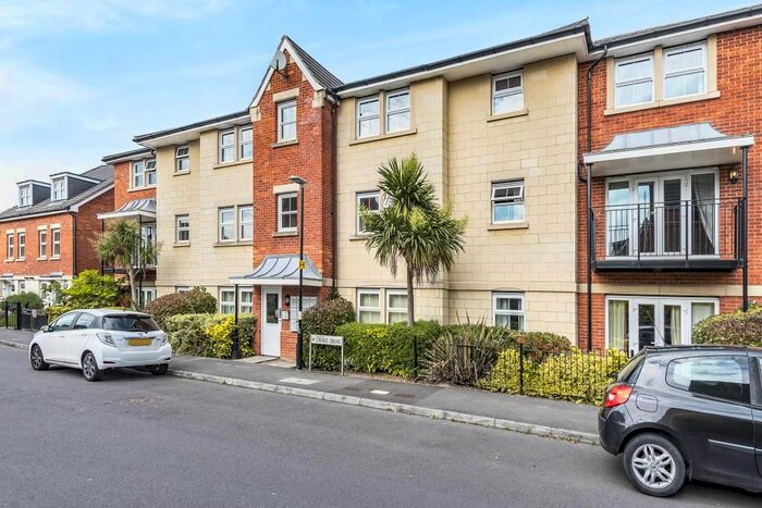 2 Bedroom Flat To Rent In Cirrus Drive, Shinfield RG2