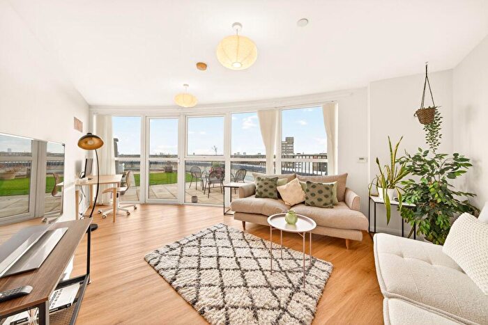2 Bedroom Flat For Sale In Queensland Road, London, N7