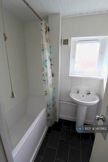 4 Bedroom Semi-Detached House To Rent In Finch Close, Hatfield, AL10
