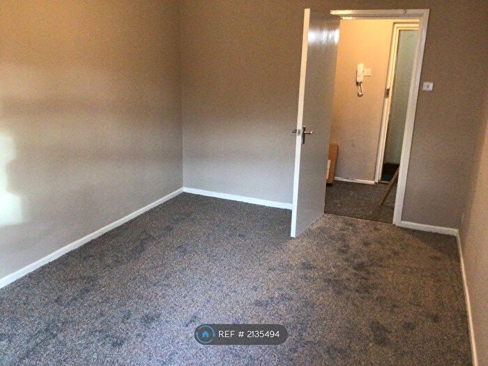 1 Bedroom Flat To Rent In Limefield Court, Salford, M7