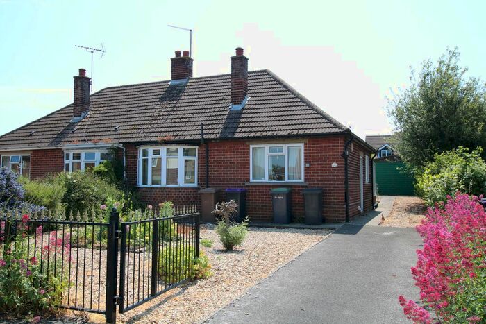 2 Bedroom Semi-Detached Bungalow For Sale In North Road, Leadenham, LN5