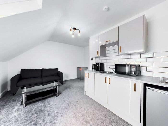 1 Bedroom Property To Rent In Morpeth Street, Hull, Yorkshire, HU3