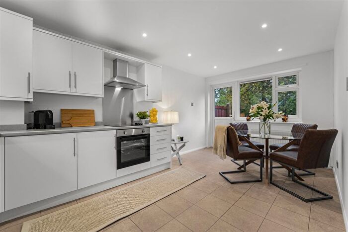 3 Bedroom Semi-detached House For Sale In Gambleside Close, Rossendale, BB4