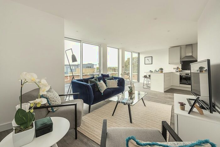 2 Bedroom Flat To Rent In Acre Passage, Windsor, SL4