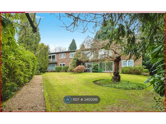 2 Bedroom Flat To Rent In Wendela Close, Woking, GU22