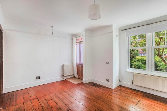 3 Bedroom Semi-Detached House To Rent In Duncombe Road, Hertford, SG14