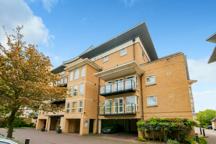 2 Bedroom Flat To Rent In Sparkes Close, Bromley, BR2