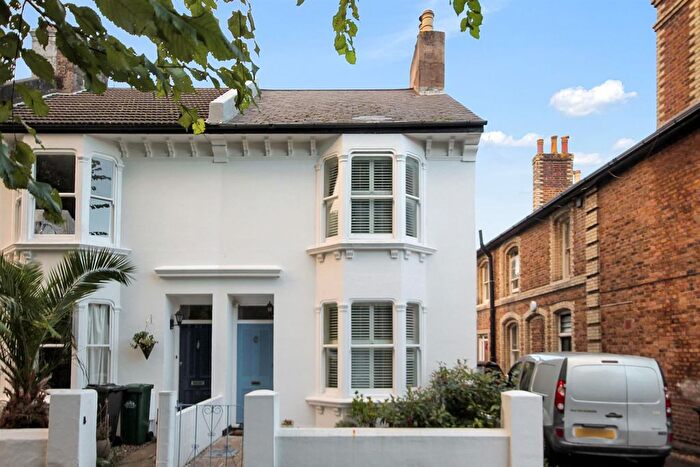 2 Bedroom End Of Terrace House To Rent In Middle Road, Preston Village, Brighton, BN1