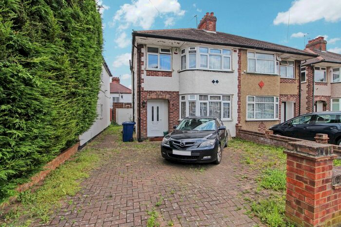 4 Bedroom End Of Terrace House To Rent In Alderney Gardens, Northolt, UB5