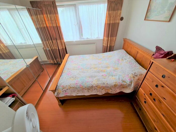 3 Bedroom Bungalow To Rent In Beechfield Gardens, Romford, Essex, RM7