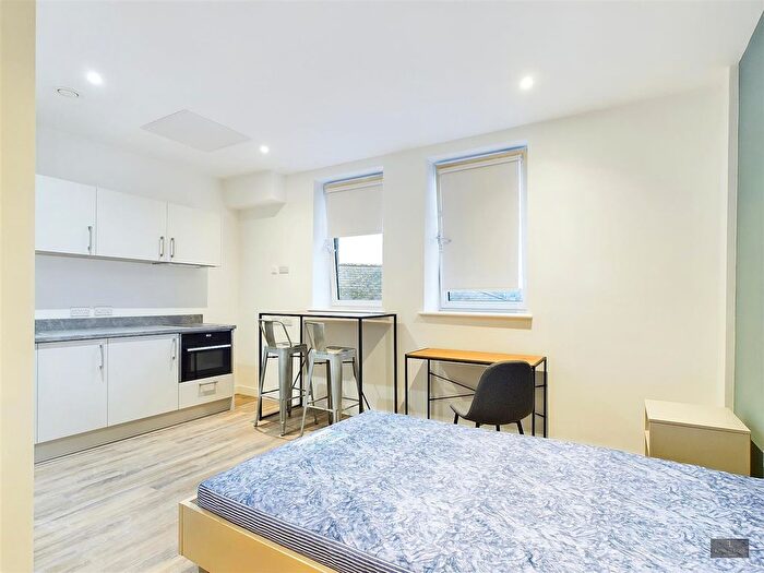 1 Bedroom Flat To Rent In New North Road, Exeter, EX4