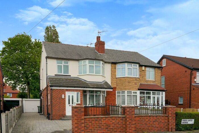 3 Bedroom Semi-Detached House To Rent In Cross Gates Avenue, Leeds, West Yorkshire, LS15