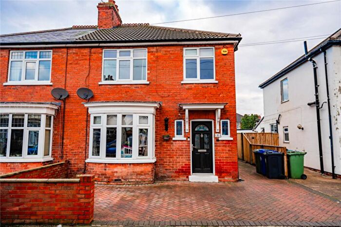 3 Bedroom Semi-Detached House For Sale In Beech Avenue, Grimsby, Lincolnshire, DN33