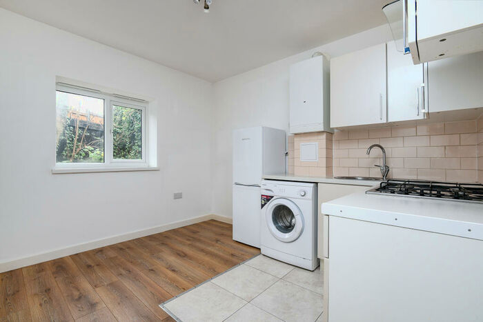 Flat To Rent In Homesdale Road, Bromley, BR1