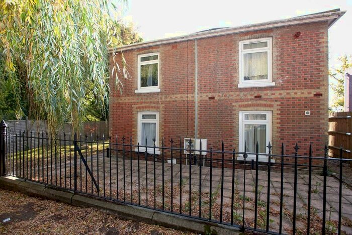 1 Bedroom Apartment To Rent In Moss Cottage, Weston Lane, SO19