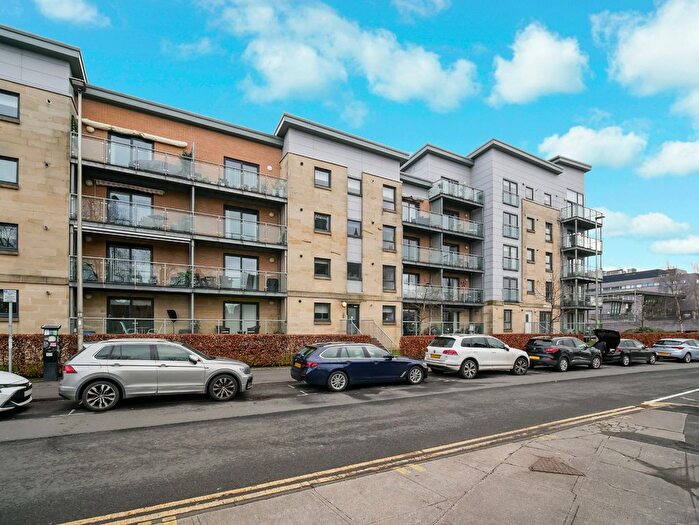 2 Bedroom Flat For Sale In Abbey Place, Paisley, Renfrewshire, PA1