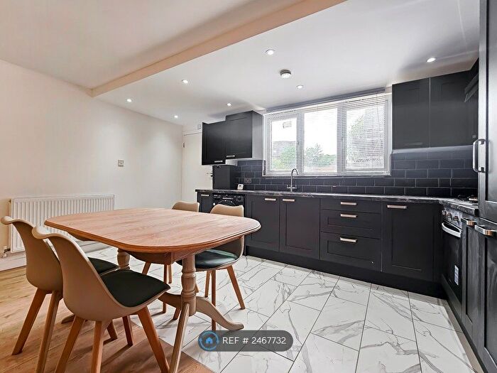 5 Bedroom Terraced House To Rent In Meadow Close, Barnet, EN5