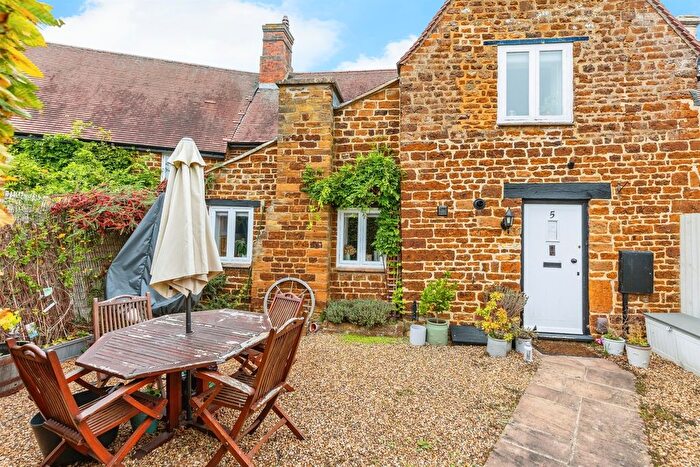 3 Bedroom Cottage For Sale In Ivy Lane, Finedon, Wellingborough, NN9