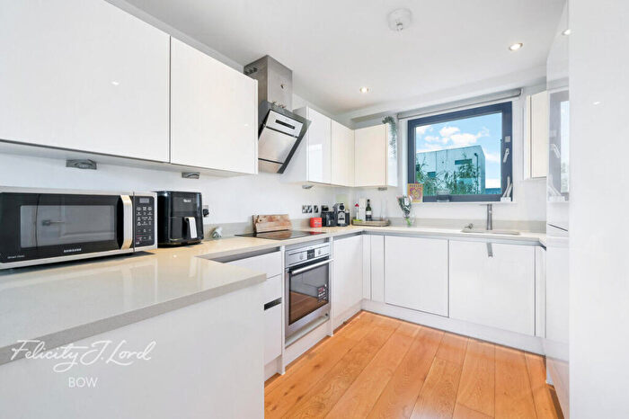 3 Bedroom Apartment For Sale In Axio Way, London, E3