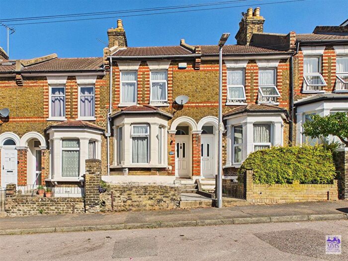 3 Bedroom Terraced House For Sale In Prospect Avenue, Frindsbury, ME2