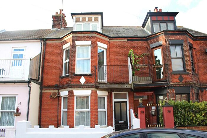3 Bedroom Flat For Sale In Manning Road, Felixstowe, IP11