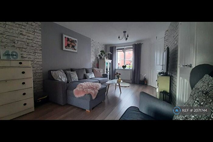 3 Bedroom Semi-Detached House To Rent In Yew Tree Road, Gloucester, GL3