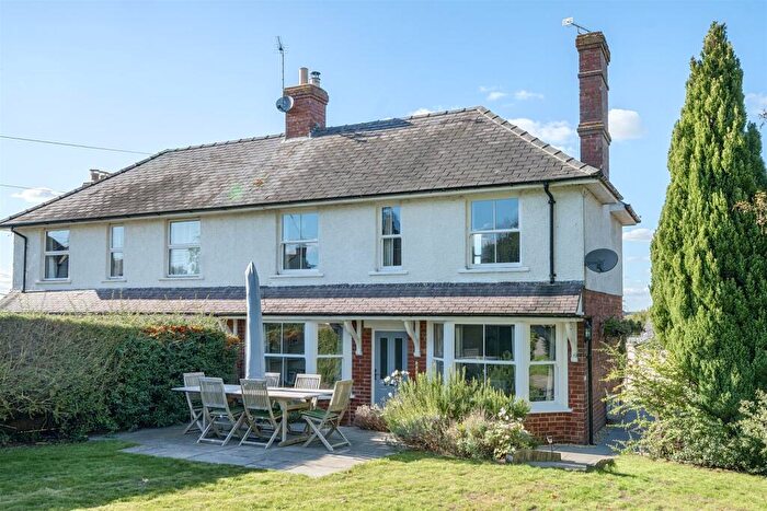 3 Bedroom Semi-Detached House For Sale In Burford Road, Chipping Norton, OX7