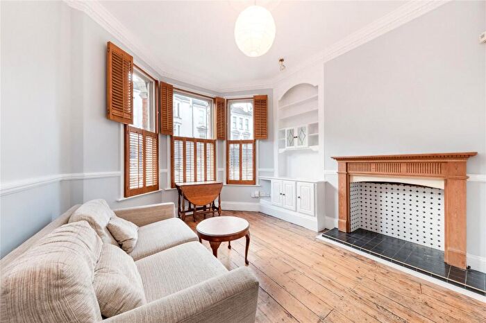 2 Bedroom Flat To Rent In Battersea Rise, Clapham Junction, SW11