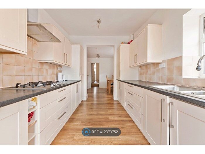 6 Bedroom Terraced House To Rent In Calderon Road, London, E11