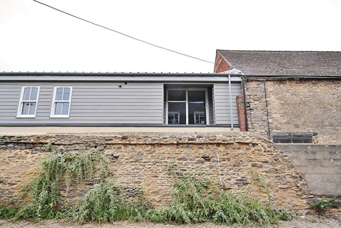 2 Bedroom Flat For Sale In Jones Mews, Witney, OX28