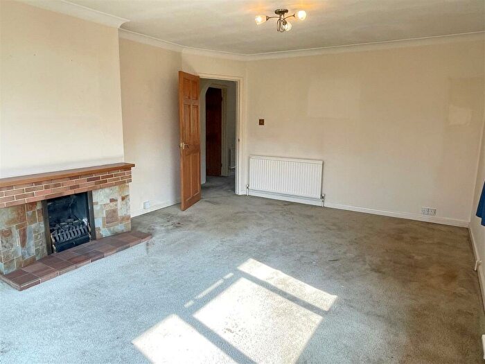 2 Bedroom Bungalow For Sale In Falkland Drive, Newbury, RG14