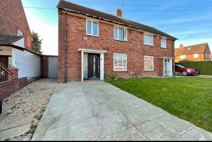 3 Bedroom Semi Detached House To Rent In Homestead Way Luton, LU1