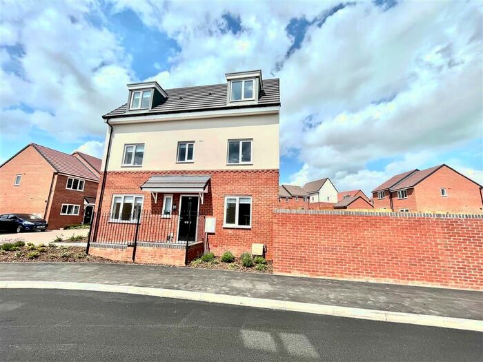 4 Bedroom Property To Rent In Horwood Drive, Gedling, Nottingham, NG4