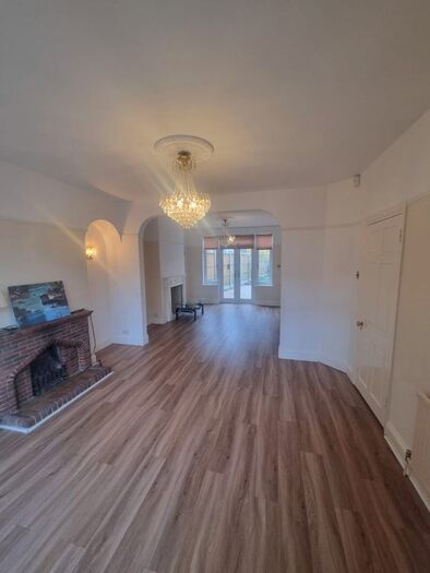 5 Bedroom Semi-Detached House To Rent In Monmouth Avenue, London, E18