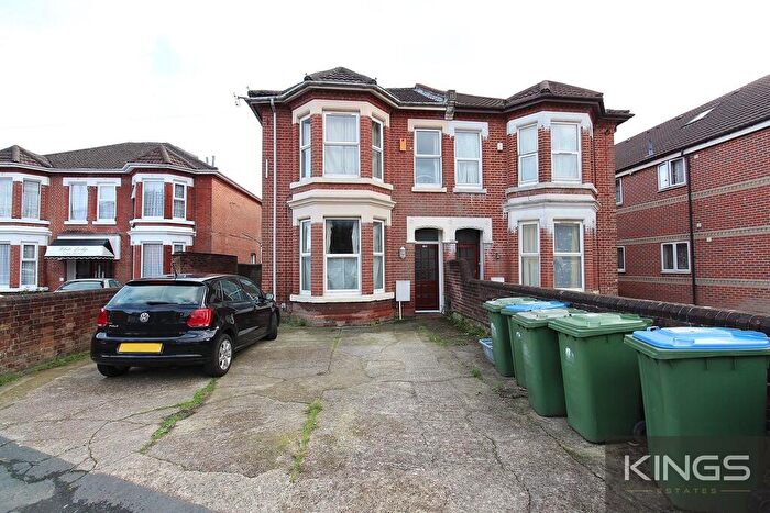 3 Bedroom Flat To Rent In Alma Road, Southampton, SO14