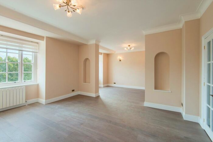 4 Bedroom Apartment To Rent In Eyre Court, Finchley Road, St John's Wood, London, NW8