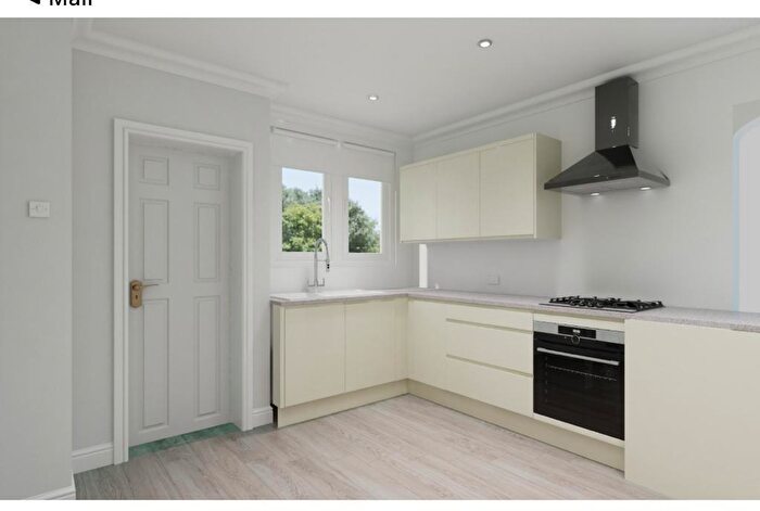 4 Bedroom Semi-Detached House For Sale In Charter Avenue, CV4