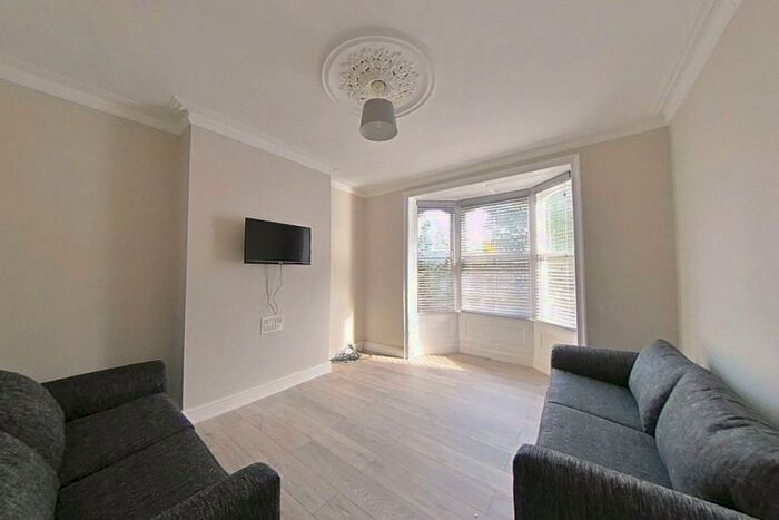 5 Bedroom House Of Multiple Occupation To Rent In Station Street, Loughborough - Incl Bills, LE11