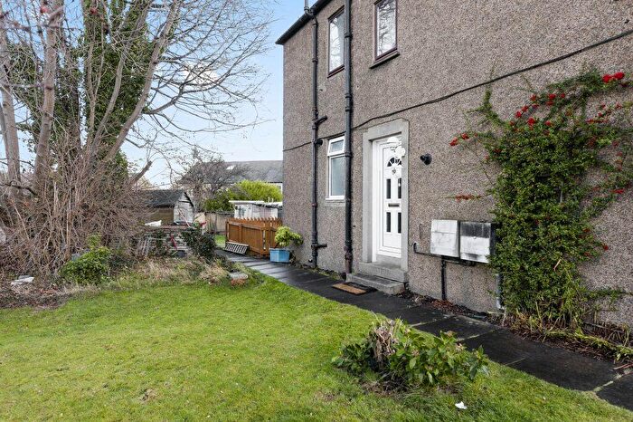 2 Bedroom Flat For Sale In Carrick Knowe Gardens, Carrick Knowe, Edinburgh, EH12