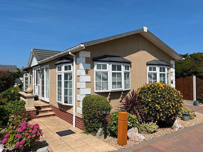 2 Bedroom Mobile/park Home For Sale In Sand Road, Kewstoke, Weston-Super-Mare, BS22