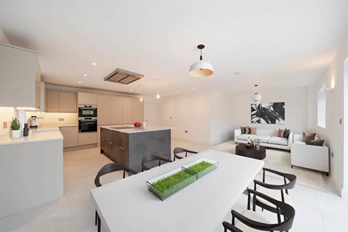 4 Bedroom Detached House For Sale In Stables Square, Barnham, PO22