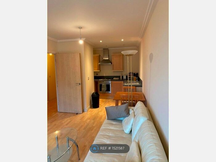 1 Bedroom Flat To Rent In Trentham Court, London, W3