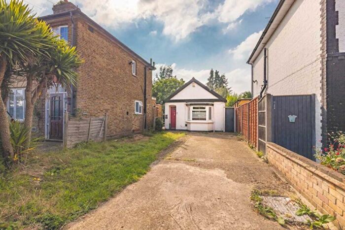3 Bedroom Detached Bungalow For Sale In Meadfield Road, Langley, SL3