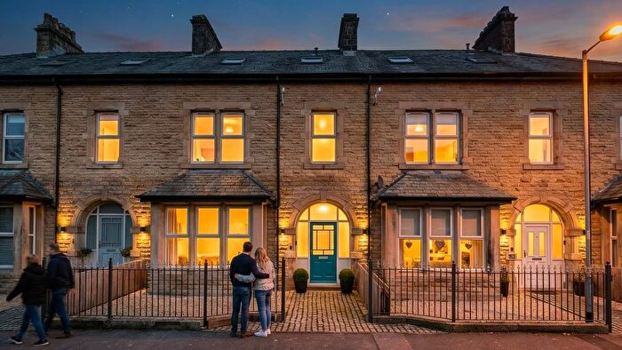 5 Bedroom Terraced House For Sale In Richmond Terrace, Guiseley, Leeds, LS20