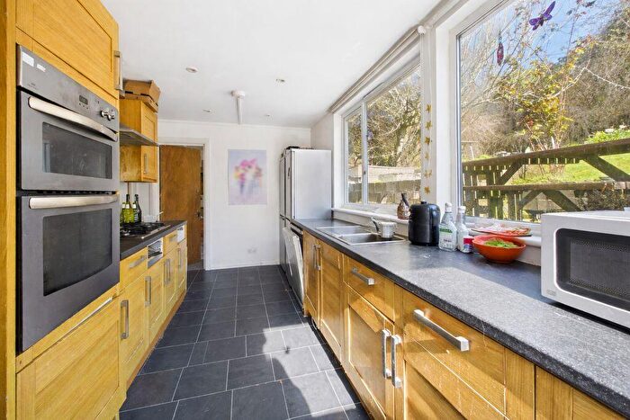 4 Bedroom Semi-Detached House To Rent In Moulsecoomb Way, Brighton, BN2