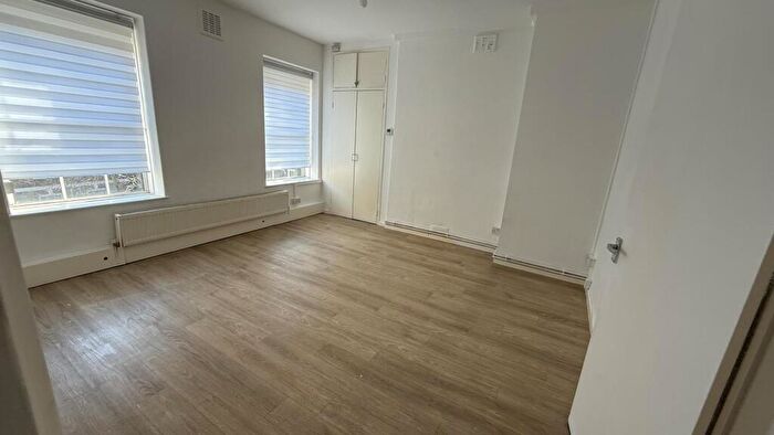 2 Bedroom Flat To Rent In Westbrook House, Holloway, N7