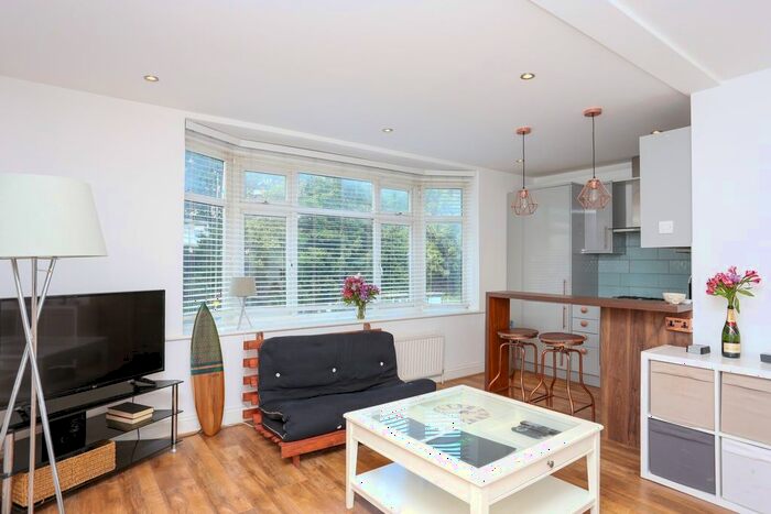 1 Bedroom Flat To Rent In Approach Road, London, SW20