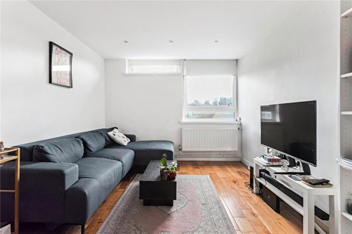 2 Bedroom Apartment For Sale In Hanbury Street, London, E1