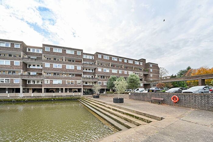 1 Bedroom Flat To Rent In Justin Close, Brentford, TW8